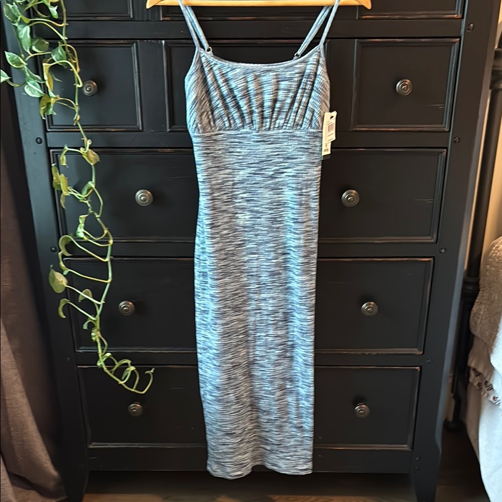 NWT Ripcurl Women’s Bobbi Midi Dress in XS with Blue ‘Space Dye’ Effect